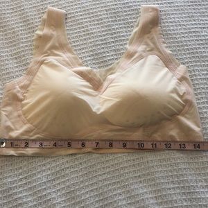 Bra 4X super Sheer Super Light Weight Removable Pads Runs Small, more like large